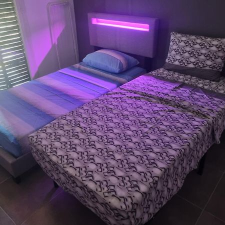 نيس Chambre Privative Renove 2024, Climatisation, Tramway Sur Place , 12 Min Centre, 16 Min Plage, Apercu Lateral Mer, 2 Wc Avec 2 Salle De Bain, Private Room Renovated 2024, Air-Conditioned , Tram On Spot, 2 Toilets And 2 Bathrooms المظهر الخارجي الصورة