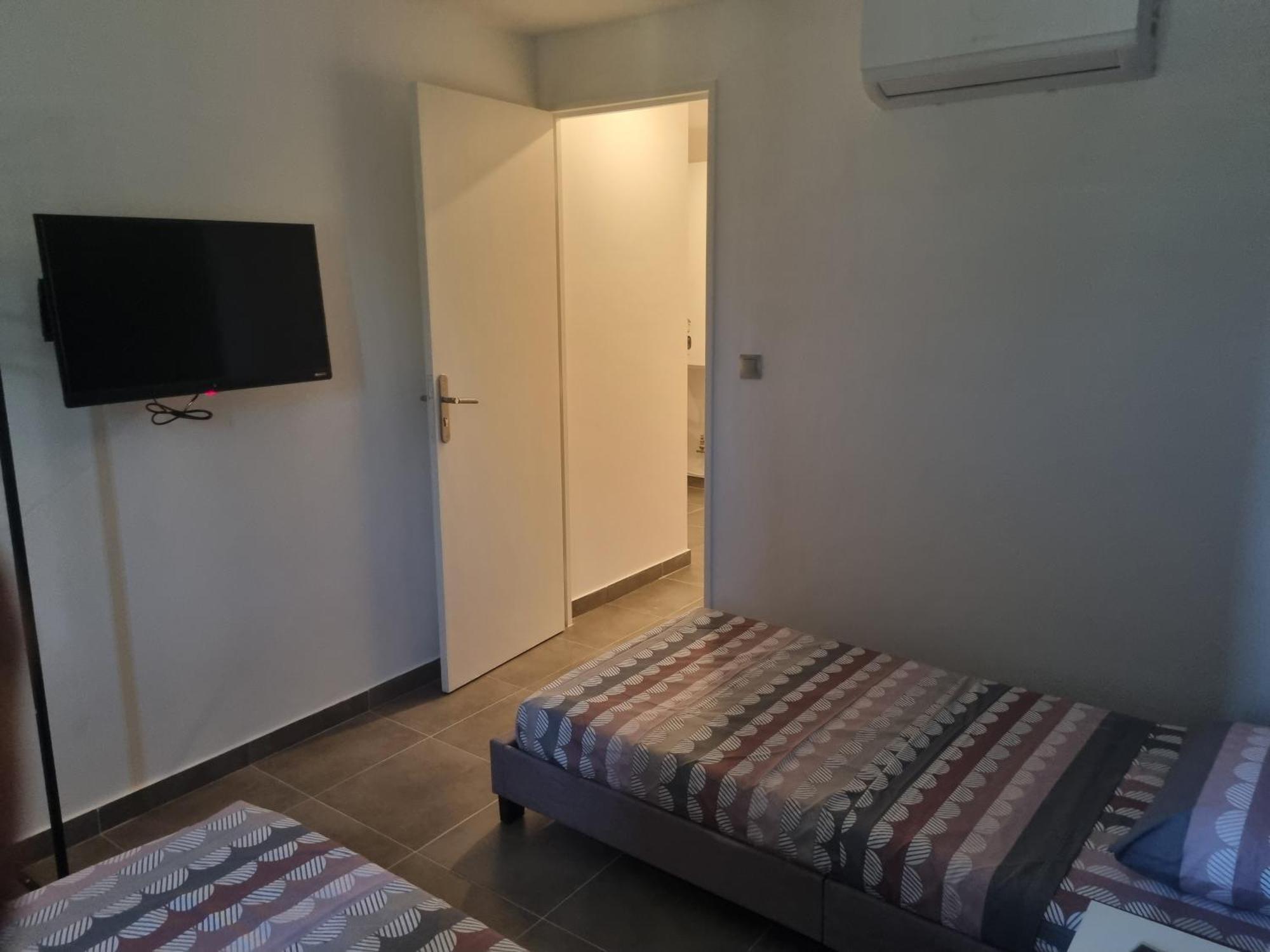 نيس Chambre Privative Renove 2024, Climatisation, Tramway Sur Place , 12 Min Centre, 16 Min Plage, Apercu Lateral Mer, 2 Wc Avec 2 Salle De Bain, Private Room Renovated 2024, Air-Conditioned , Tram On Spot, 2 Toilets And 2 Bathrooms المظهر الخارجي الصورة