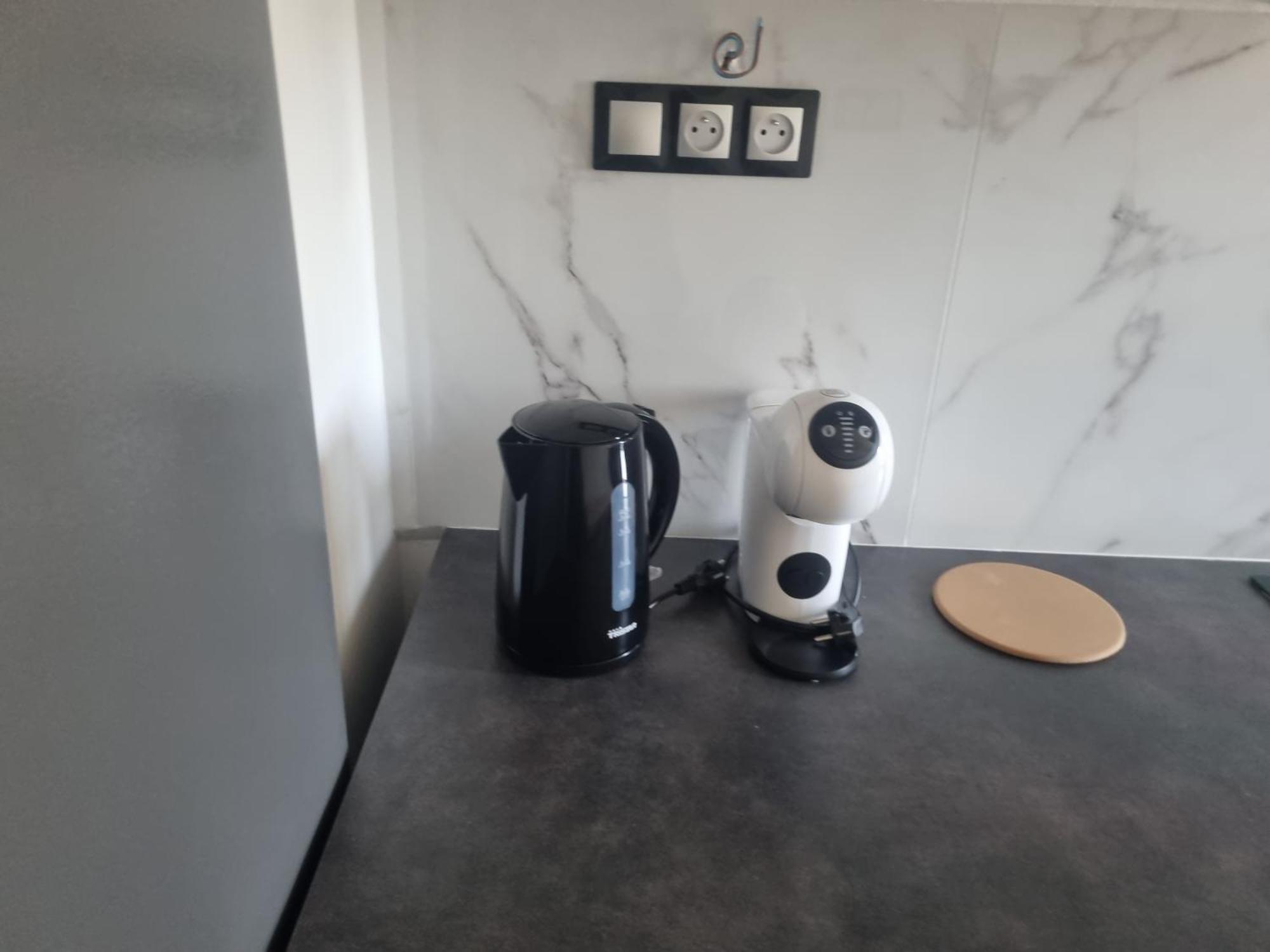 نيس Chambre Privative Renove 2024, Climatisation, Tramway Sur Place , 12 Min Centre, 16 Min Plage, Apercu Lateral Mer, 2 Wc Avec 2 Salle De Bain, Private Room Renovated 2024, Air-Conditioned , Tram On Spot, 2 Toilets And 2 Bathrooms المظهر الخارجي الصورة